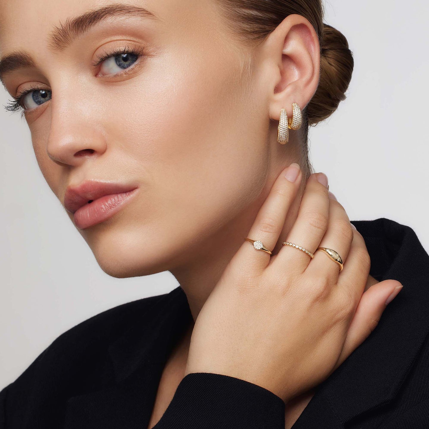 Anello con diamante a cupola